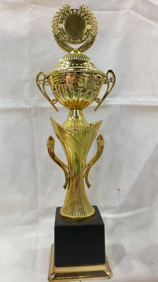 Trophy Standing Lady (Matka)