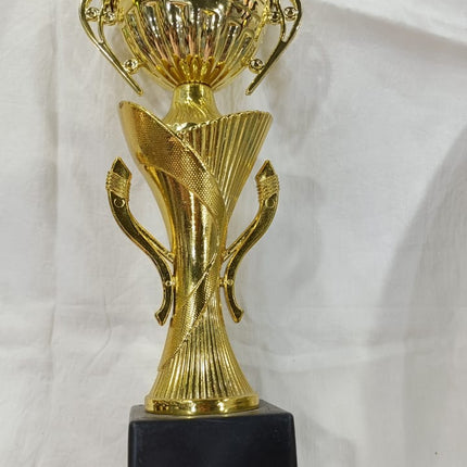 Trophy Standing Lady (Matka)